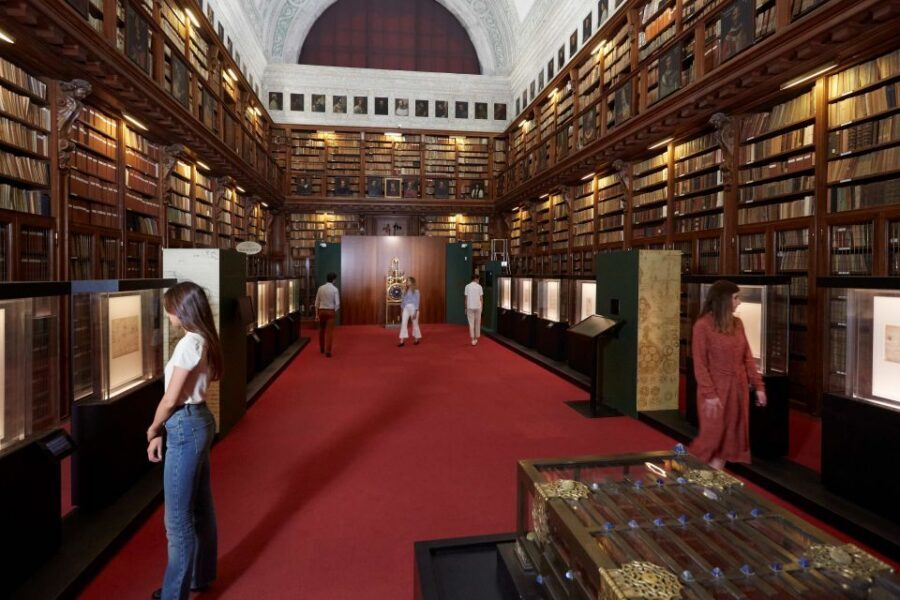 Milan: Pinacoteca Ambrosiana and San Sepolcro Crypt Ticket - Timing: how not to miss the last crypt entry