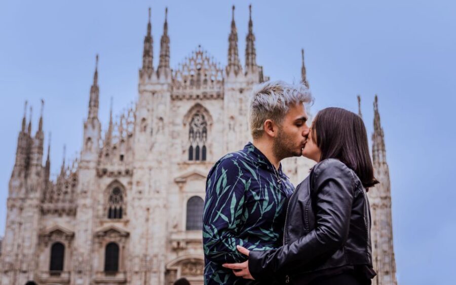 Milan: Private Professional Photoshoot at the Duomo - The 15–45 Minute Schedule at Duomo Square