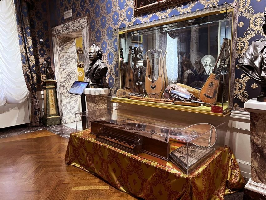 Milan: Scala Theater and Duomo Cathedral Guided Tour - Teatro alla Scala: starting at the museum and timing your way in