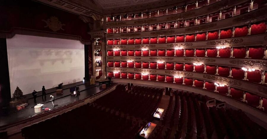Milan: Scala Theater and Duomo Cathedral Guided Tour - The Duomo switch: from music history to gothic storytelling