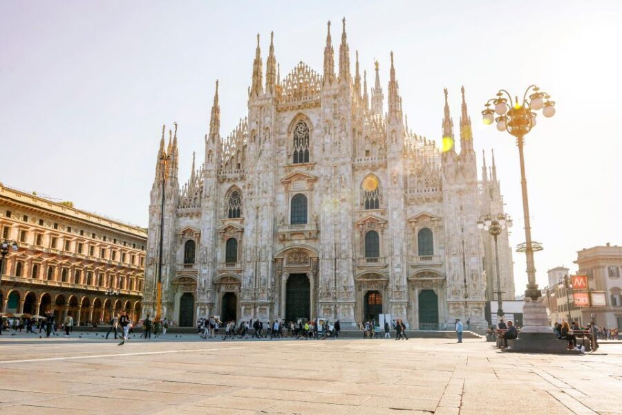Milan: Skip-the-Line Duomo Guided Tour & Hop-on Hop-off Bus - Architecture Walkthrough: The Naves, the Details, and the Hidden Stories