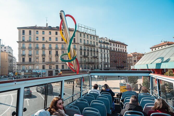Milan: Skip-the-Line Duomo & La Scala Museum Guided Tour - Group flow and hearing your guide: headsets help a lot