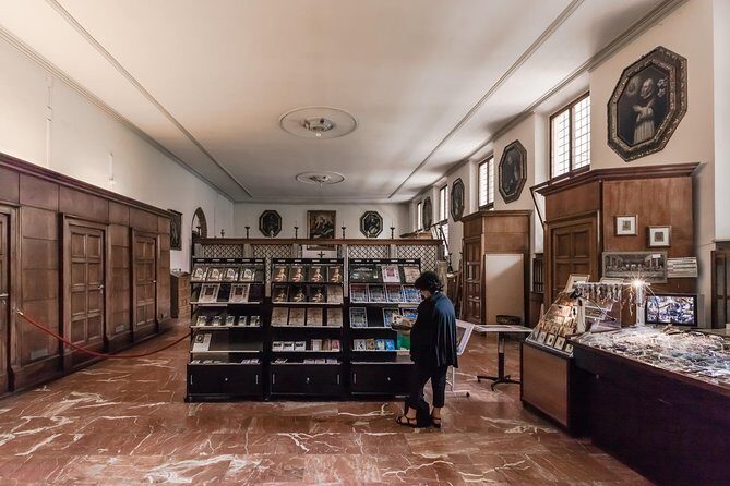 Milan Skip the Line The Last Supper and Renaissance Walking Tour - Guides, headsets, and how the tour feels with a small group