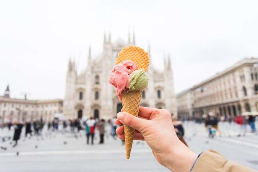 Milan Small Group: Duomo & Rooftop, Castle, Gelato Tasting - Getting set up at Galleria Vittorio Emanuele II (and why that matters)