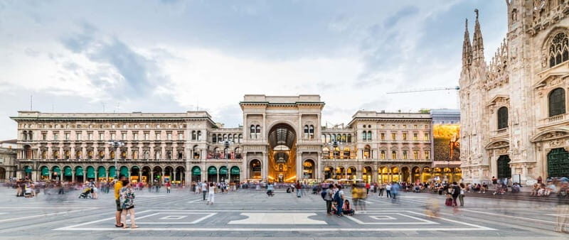 Milan: Small Group - Duomo & Rooftop, Wine & Food Tasting - Piazza della Scala and the Galleria: Milan’s polished center