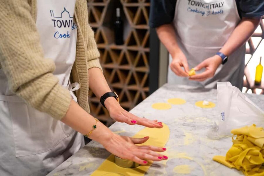 Milan: Small-group Pasta & Gelato Class with Unlimited Wine - Gelato Workshop: Your Flavor, Then the Churn