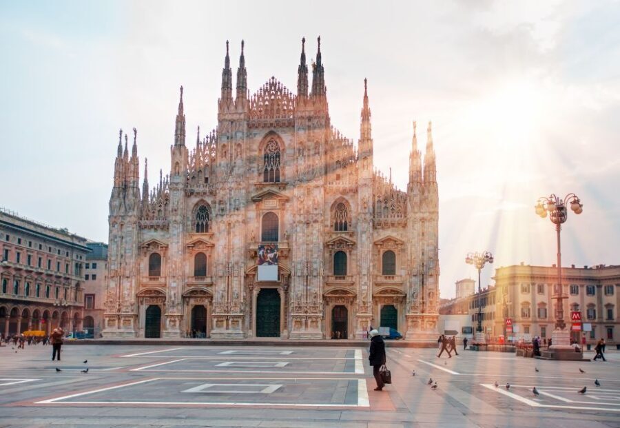 Milan: small group walking tour of the Duomo and city centre - Key highlights worth showing up for