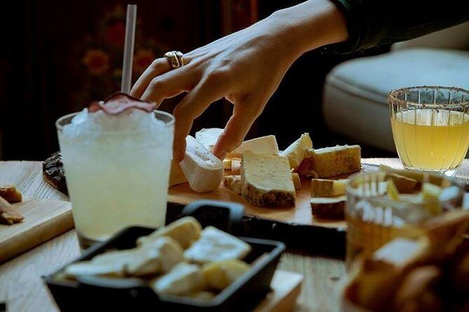 Milan: Sunset Navigli Food & Drinks Tour by Do Eat Better - Guides make or break it: what to look for and who you might meet