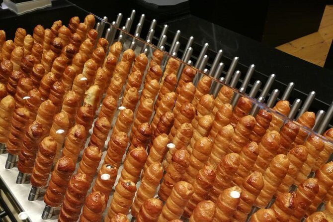 Milan: Sweet Delights Patisserie Tour by Do Eat Better - Stop 2 on Via della Moscova: cannoncini (the crispy, filled-in-front classic)