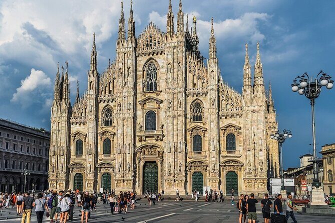 Milan Walking Tour: Explore Top Sights & Hidden Gems - Cavalli e Nastri: vintage fashion stop you can enjoy at street pace
