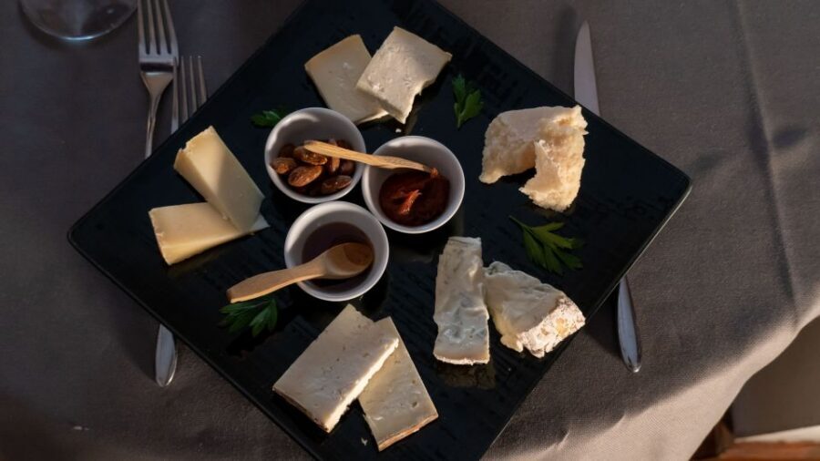 Milan: Wine Tasting Experience in the City Centre - The sommelier lesson: learn to taste, not just listen