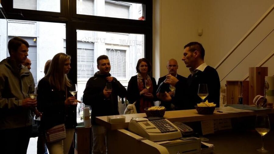 Milan: Wine Tasting with an Italian Sommelier - The centerpiece: tasting 3 Italian wines with a pro sommelier