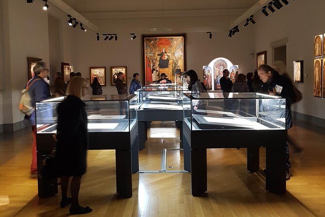 Pinacoteca Ambrosiana and da Vinci's Codex Atlanticus admission in Milan - Pinacoteca Ambrosiana by Piazza Duomo: the Milan stop that fits