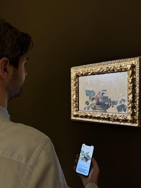 Pinacoteca Ambrosiana audioguide - Setting up on your phone: code, languages, and headset reality