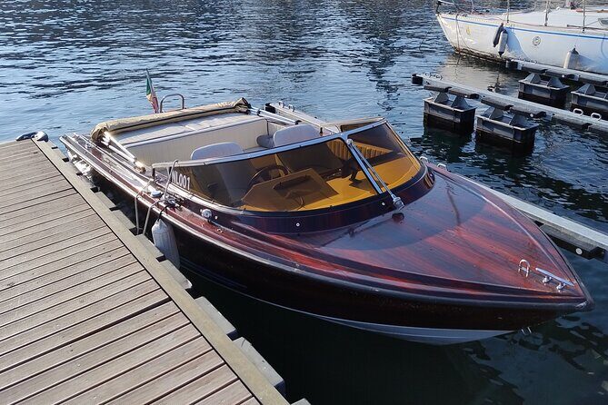 Private Boat Tour Como Wooden Classic Boat - Boat Condition and the Windshield Reality Check