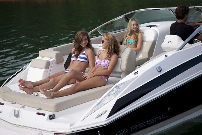Private Lake Como Boat Tour with Captain Exclusive Scenic Cruise - Your private skipper-guide: what you can expect from the crew