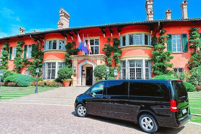 Private Transfer from Como City to Milan Airports - Meet at Piazza Cavour or set a custom pickup point