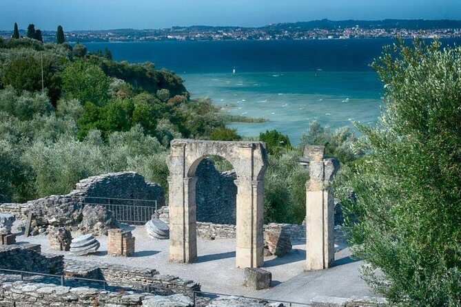 Sirmione & Verona, Lake Garda, tour from Milan - Verona: Piazza Bra and Piazza Erbe in a focused, human timeline