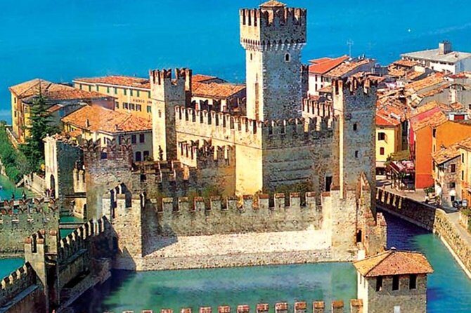 Sirmione & Verona, Lake Garda, tour from Milan - Scaligero Bridge and a castle look from the outside