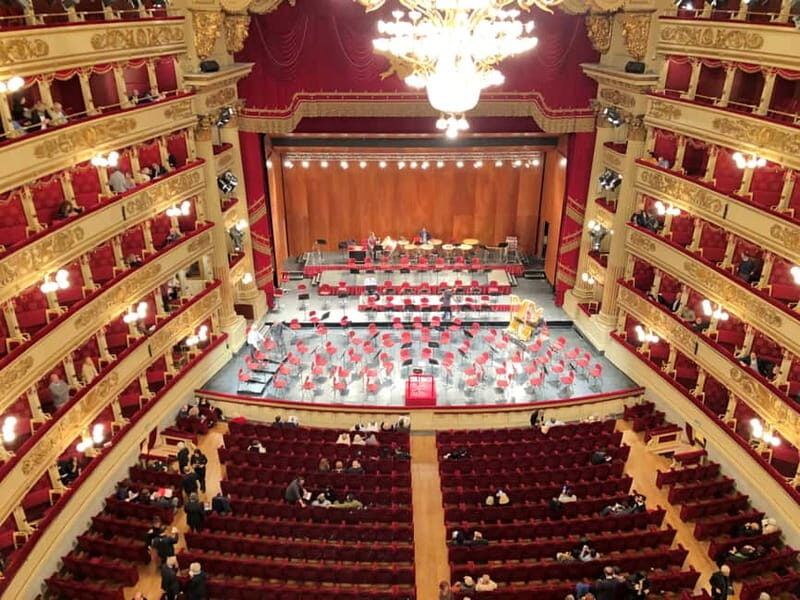 Skip-the-Line Duomo & La Scala Museum Tour + Hop On Hop Off - Meeting points that actually matter (and how not to lose your group)