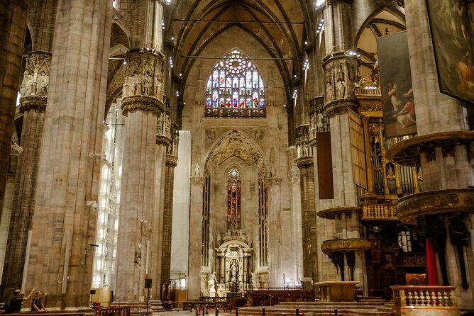 Small Group Milan Cathedral and Terraces Tour with Skip-the-line - Piazza del Duomo: setting the scene in about 10 minutes