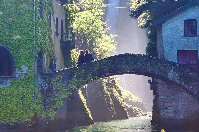 Tour aboard the iconic Bertram 31 Sedan on Lake Como - The route: Villa Pliniana, Villa Erba, Villa Olmo, and Orrido di Nesso
