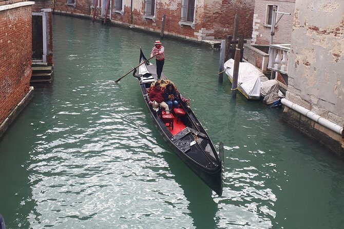 Venice Full Day tour from Milan by high speed train. Small Group - Milan to Venice by high-speed train: the day starts fast