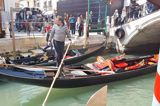 Venice Full Day tour from Milan by high speed train. Small Group - The Bridge of Sighs and the sights-on-a-route approach