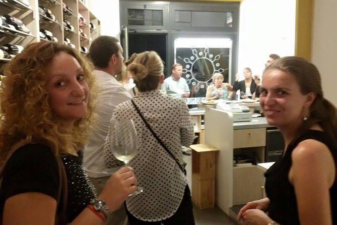 Wine Class and Tasting in Milan - Semi Private tour - What Happens During the Tasting: Four Wines and Food Pairing